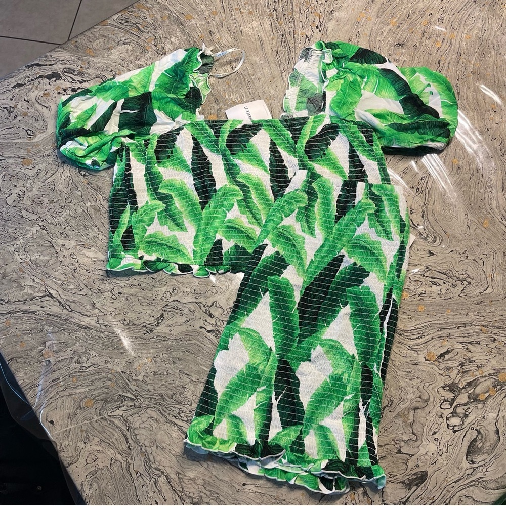 Plus Size Smocked Tropical top and Leaf Skirt setTop is size 2x - Picture 9 of 13